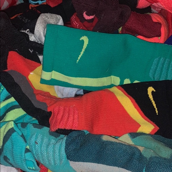 NIKE ELITE SOCK MYSTERY GRAB BAG- 5 PAIRS - Picture 1 of 1
